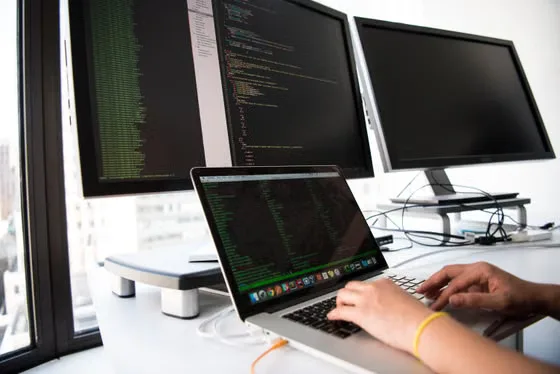 SCORM vs. xAPI: The Future of Microlearning Tracking